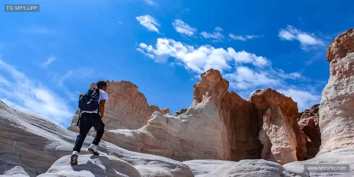 球迷专属装备库，限量潮品一键收藏！🎁